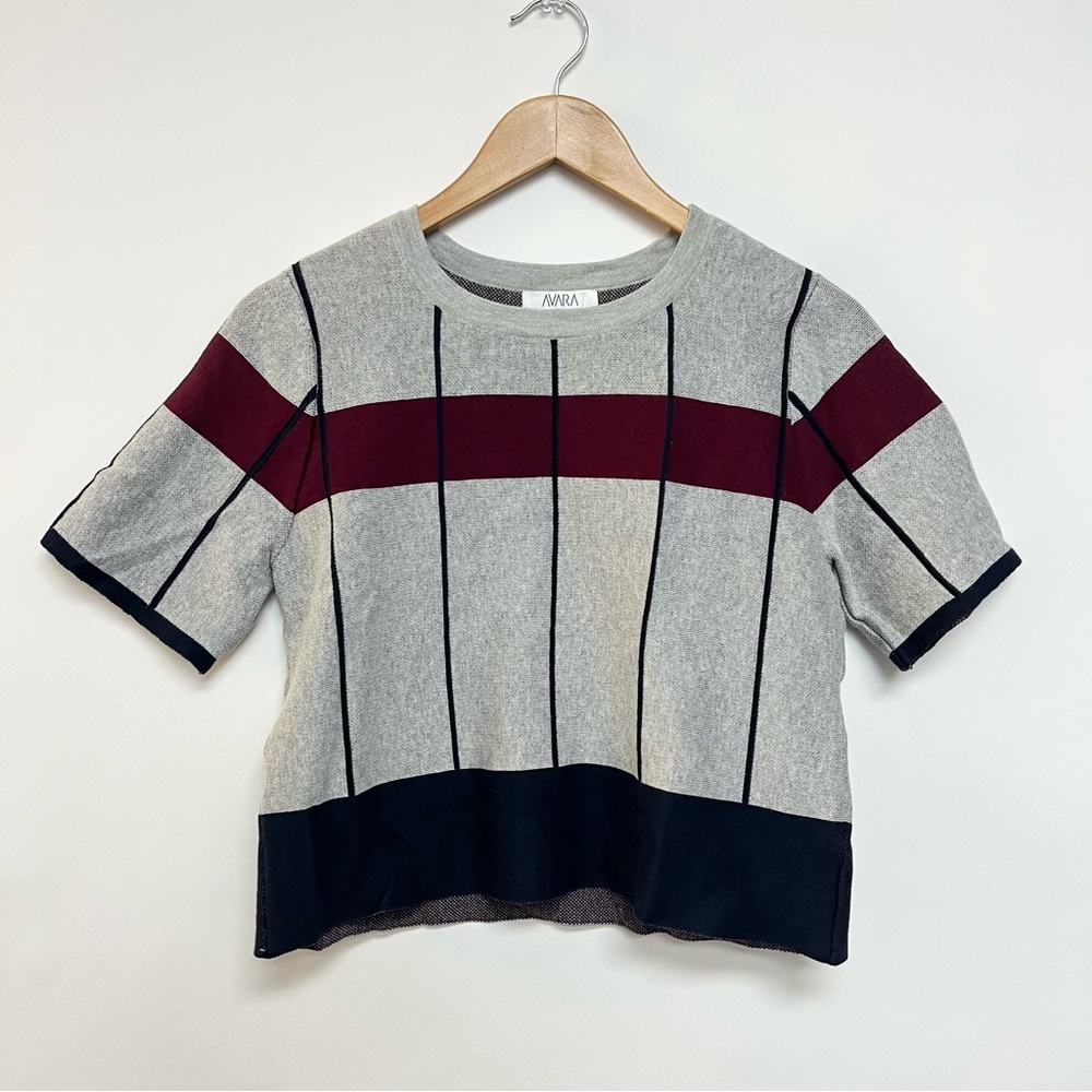 Avara Cropped Sweater Gray Burgundy Checkered Plaid Short Sleeve Small